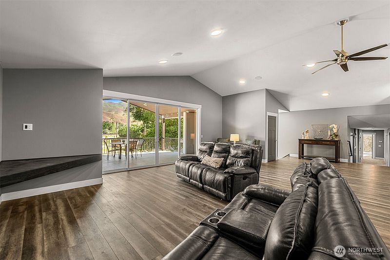 4th image of 64 Spurlock Lane