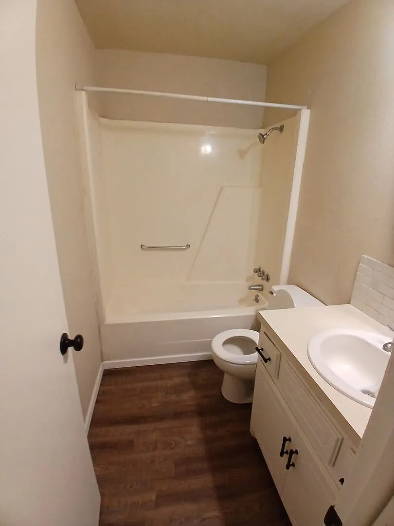 Roomy 2 bedroom 1 bathroom — Photo 3