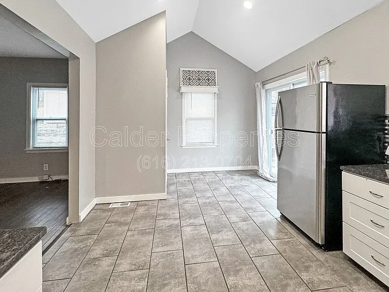1712 Michigan St NE — Photo 6