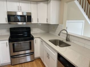 38 Ray Ct, Bedminster, NJ 07921