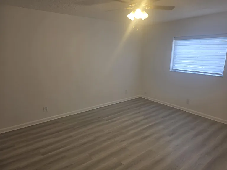 959 SE 2nd Ave #204 — Photo 20