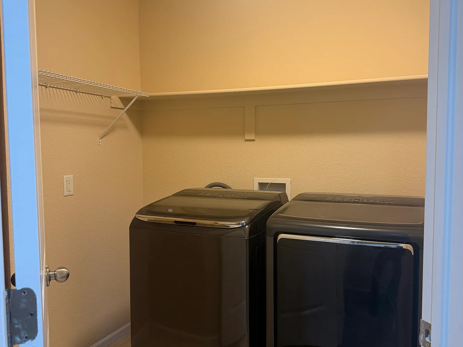 3 bed, 2.5 bath, 2800 sqft, $3,000 — Photo 3