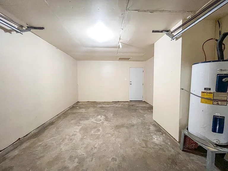 2105 Coach Dr — Photo 24