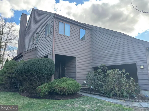 8 Rebecca Ct, Ewing, NJ 08628