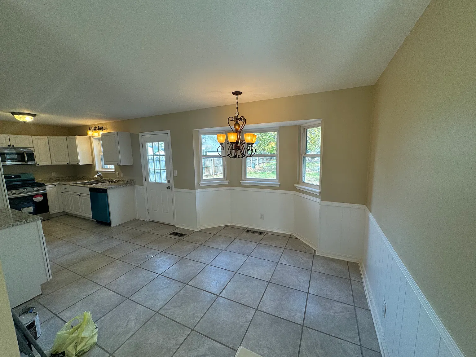 3 bed, 1017 sqft, $1,550 — Photo 3