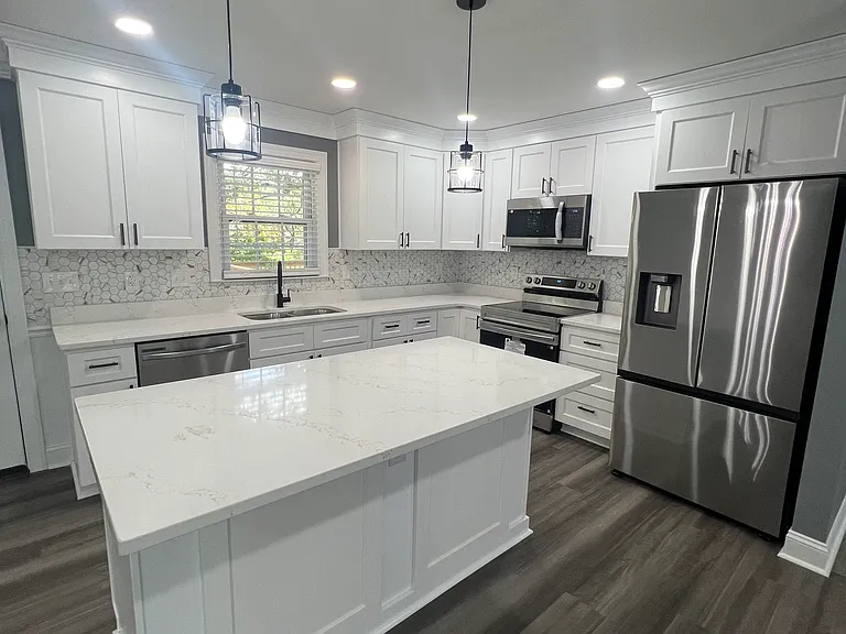 418 Clarendon Ave — Photo 6