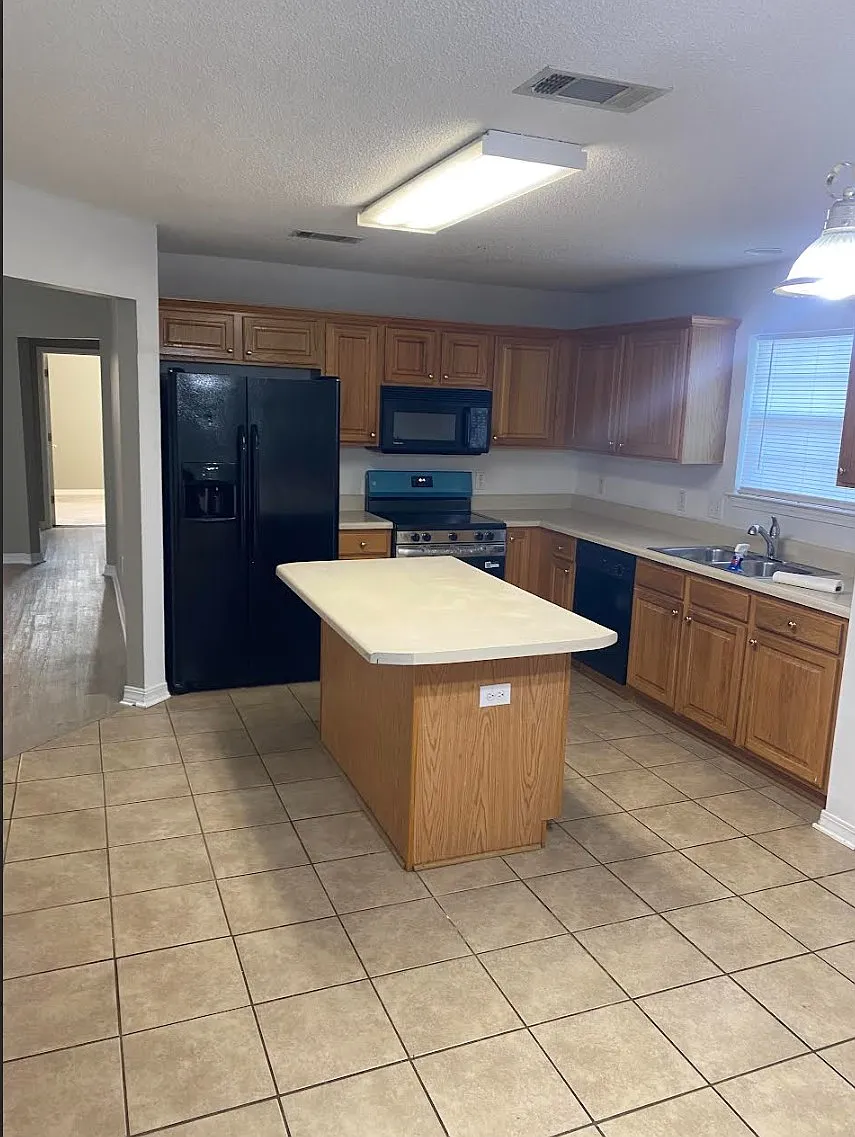 3 bed, 1500 sqft, $1,800 — Photo 4