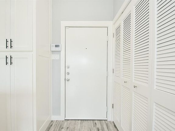5th image of 1441 East St Unit 302