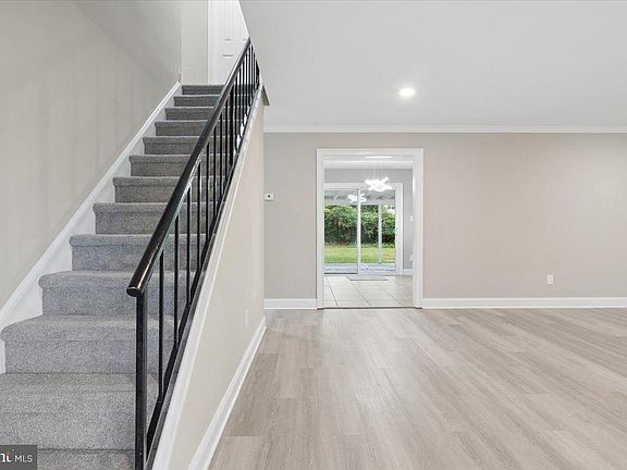 3rd image of 38 Gramercy Ln