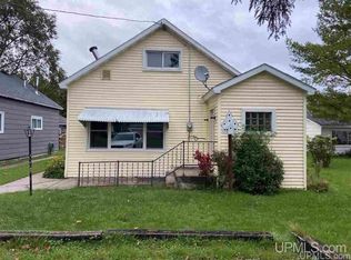 112 & 110 Cliffs Dr, Gladstone, MI 49837