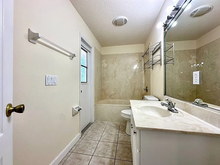 565 Limerick Dr — Photo 29