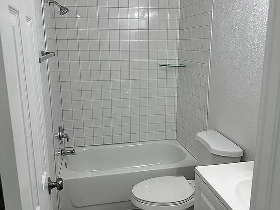 4th image of 1119 W Fillmore St APT 3