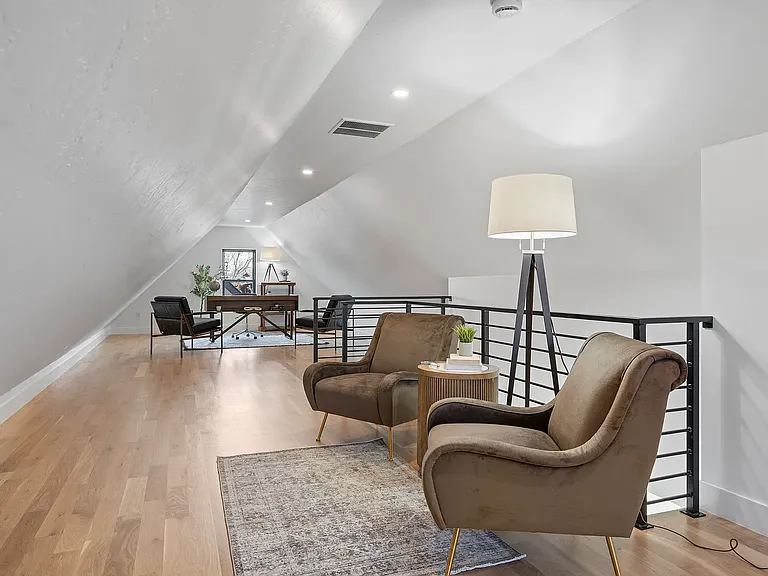 3244 N Franklin St — Photo 16