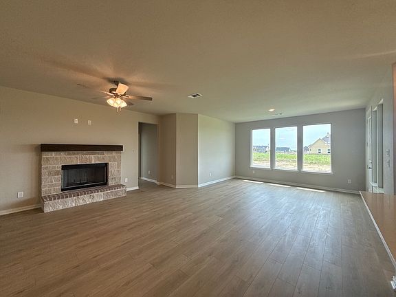 4th image of 112 Aurora Ave