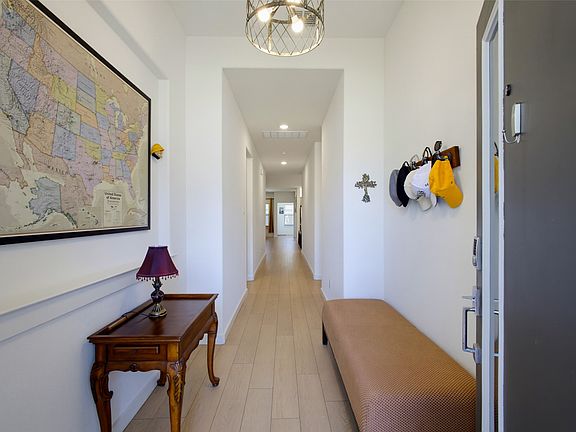 4th image of 916 Chinati St
