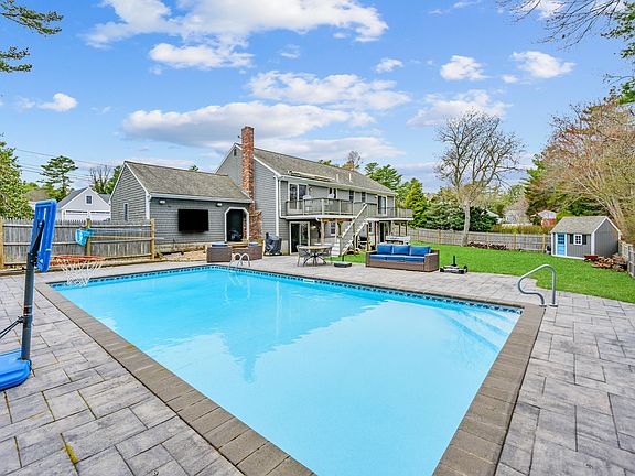 2nd image of 153 Hickory Hill Circle
