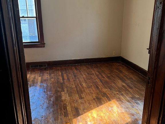 4th image of 79 Baker St APT 1