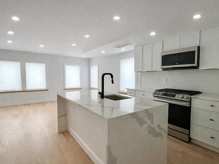 184 Sumner St #2 — Photo 1