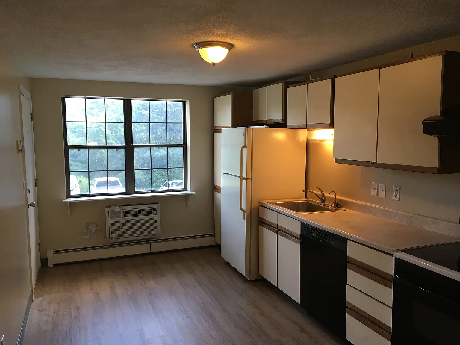 2 bed, 812 sqft, $2,000 — Photo 1