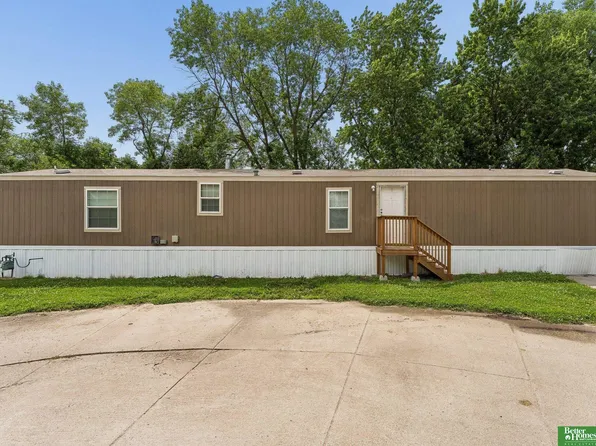 1075 W 8th St #12, North Bend, NE 68649