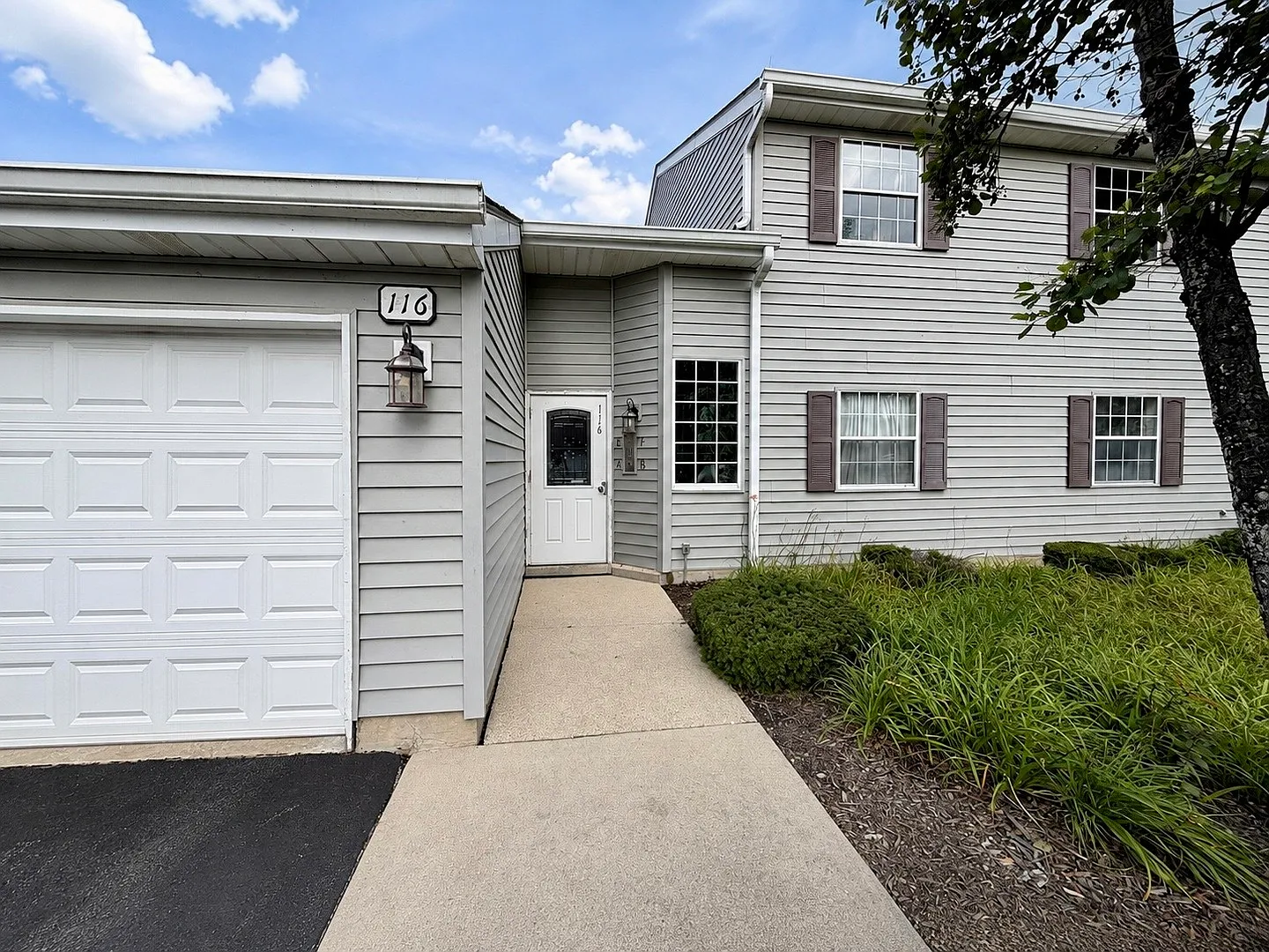 2 bed, 950 sqft, $2,300 — Photo 2