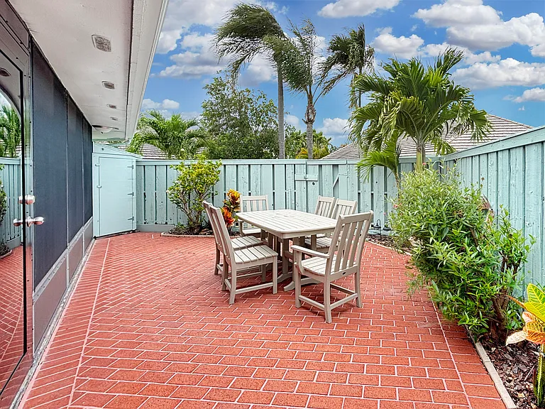 1127 E Seminole Ave #8A — Photo 4