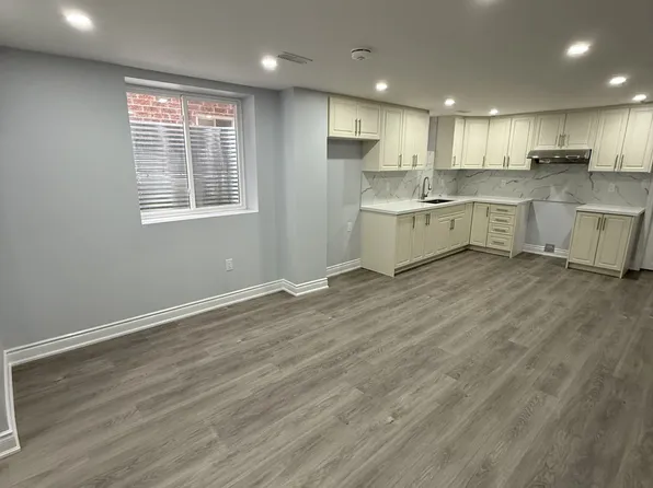 39 Bellflower Ln, Brampton, ON L6S 6K1