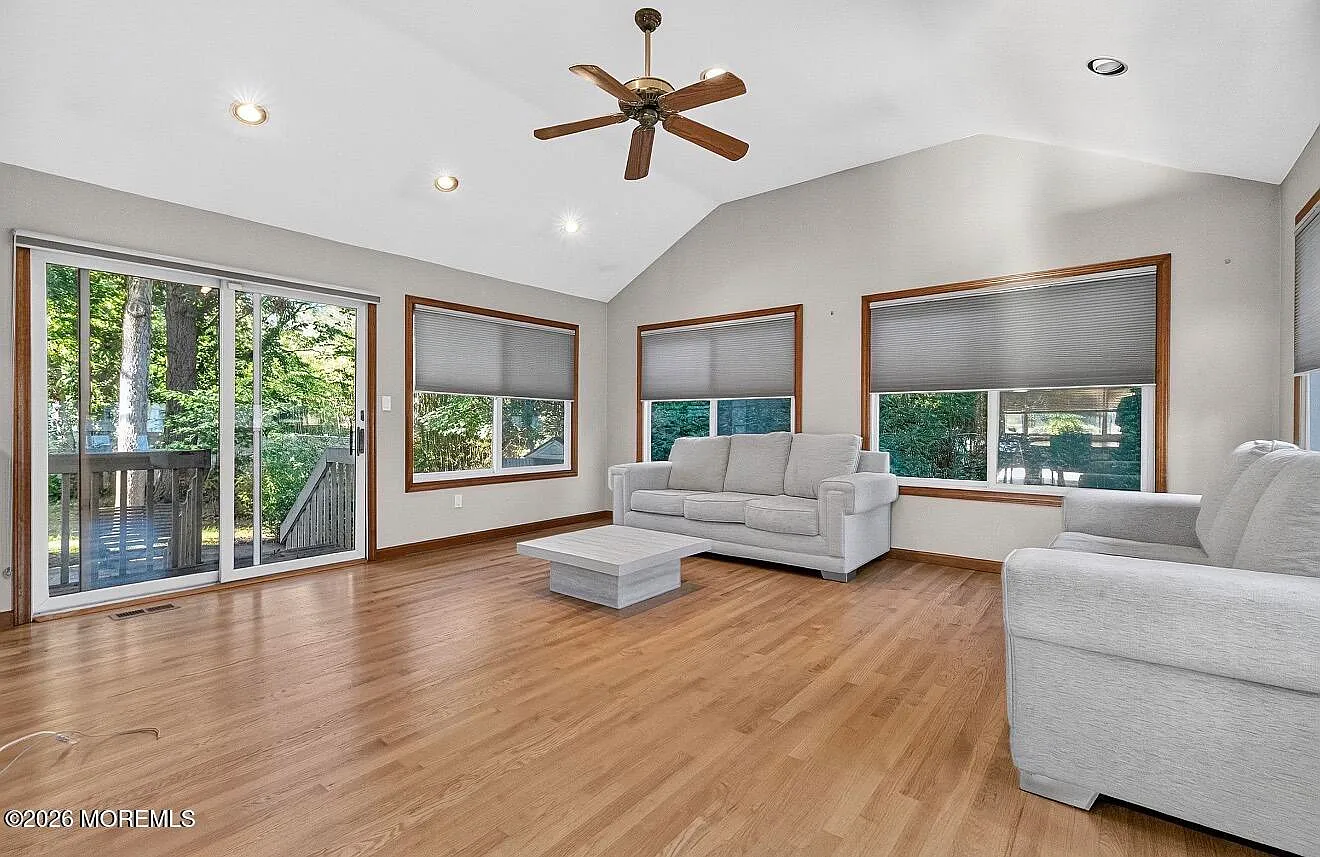 3 bed, 2.5 bath, 2150 sqft, $5,200 — Photo 4