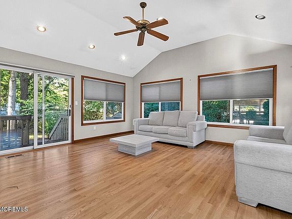 4th image of 187 Elmwood Rd