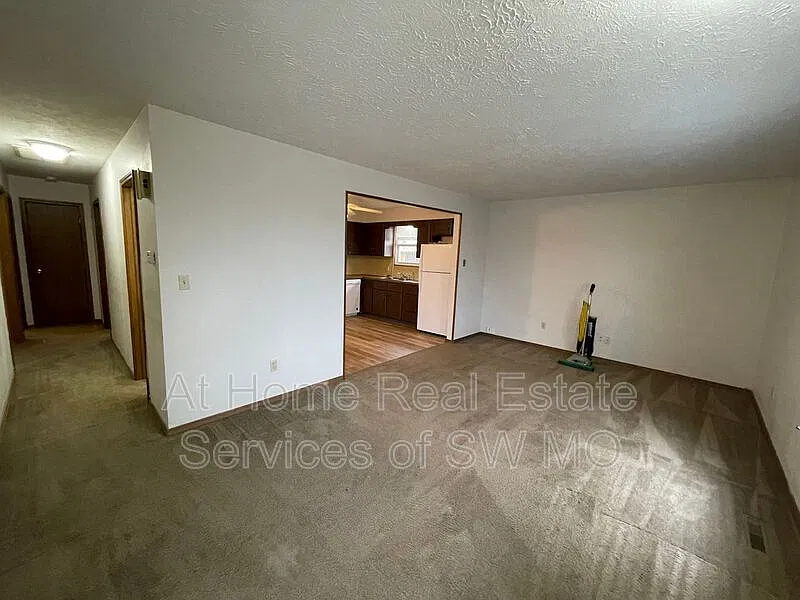 2 bed, 1.5 bath, $980 — Photo 2