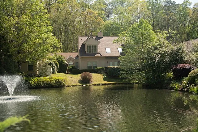 Building Photo - 4580 Village Dr