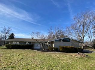 72 Greenbriar Dr, Aurora, OH 44202
