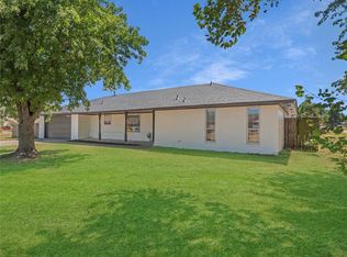 9800 Willow Wind Dr, Midwest City, OK 73130