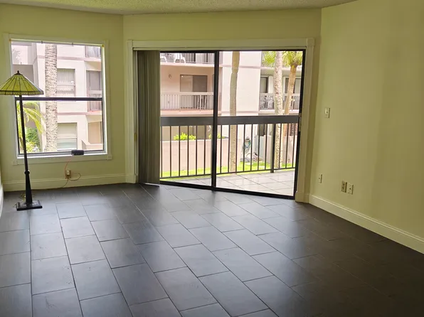 8820 SW 132nd Pl APT 206-D, Miami, FL 33186