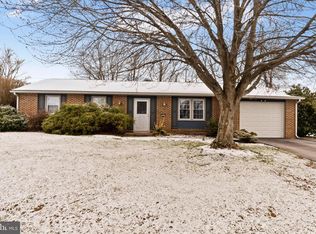 897 Emily Dr, Mechanicsburg, PA 17055