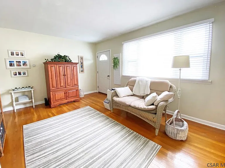 336 Columbia St — Photo 2