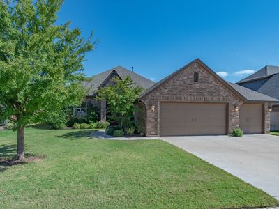 608 Lindsey Ln, Moore, OK, 73160