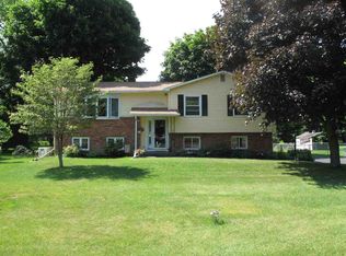 2 Marlyn Dr, Burnt Hills, NY 12027