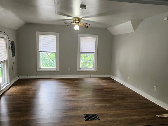 3rd image of 919 Osborne St APT 3