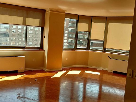 3rd image of 2000 Broadway APT 22D