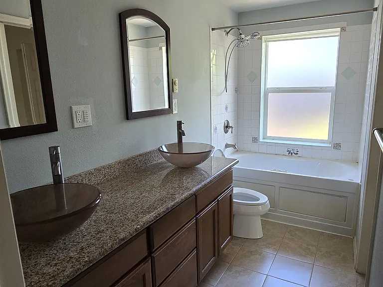702 Montgomery St — Photo 17