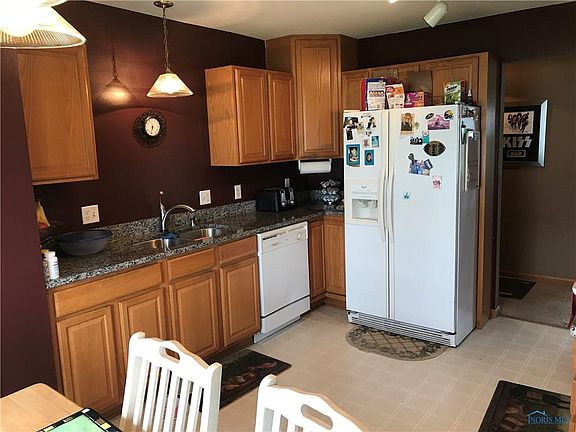 5th image of 107 Laurie Dr