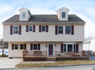 9 Olcott Rd, West Milford, NJ 07421