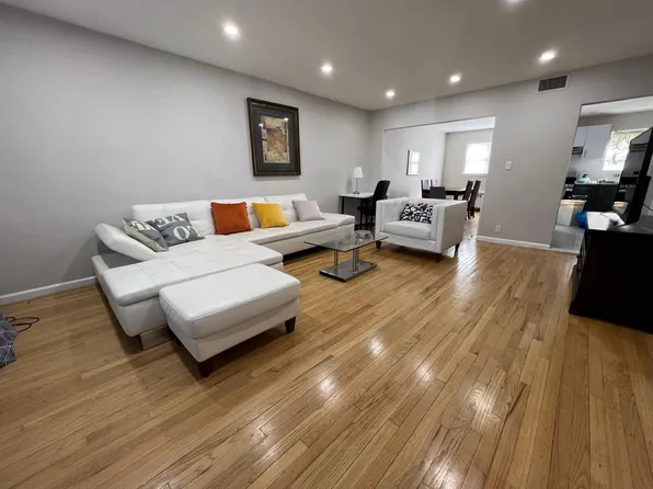 50 College Street image 4 of 31