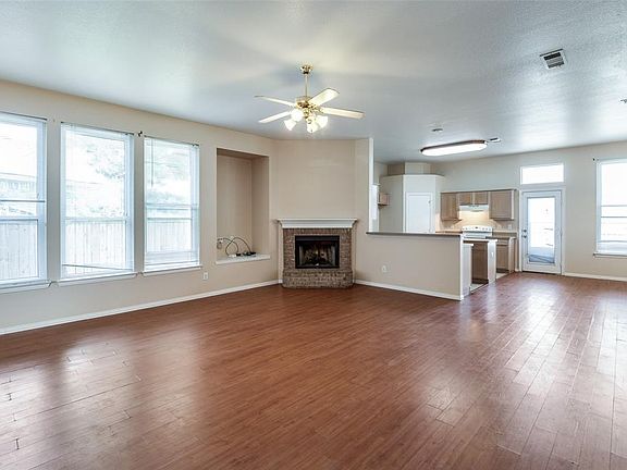 3rd image of 413 Port Arthur Dr