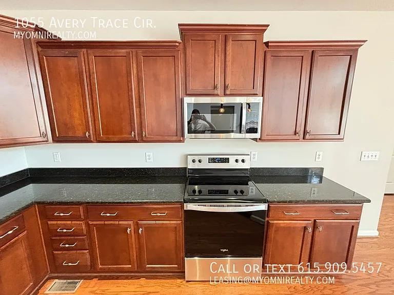 1055 Avery Trace Cir — Photo 11