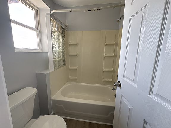 3rd image of 1450 Fleming Ave Floor 1