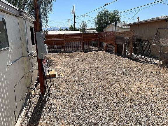 5th image of 1086 Holly St