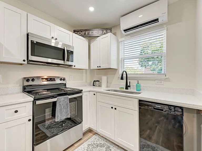 2302 Leon St #12 — Photo 5