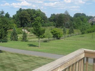 546 Parkside Ct, Allentown, PA 18104